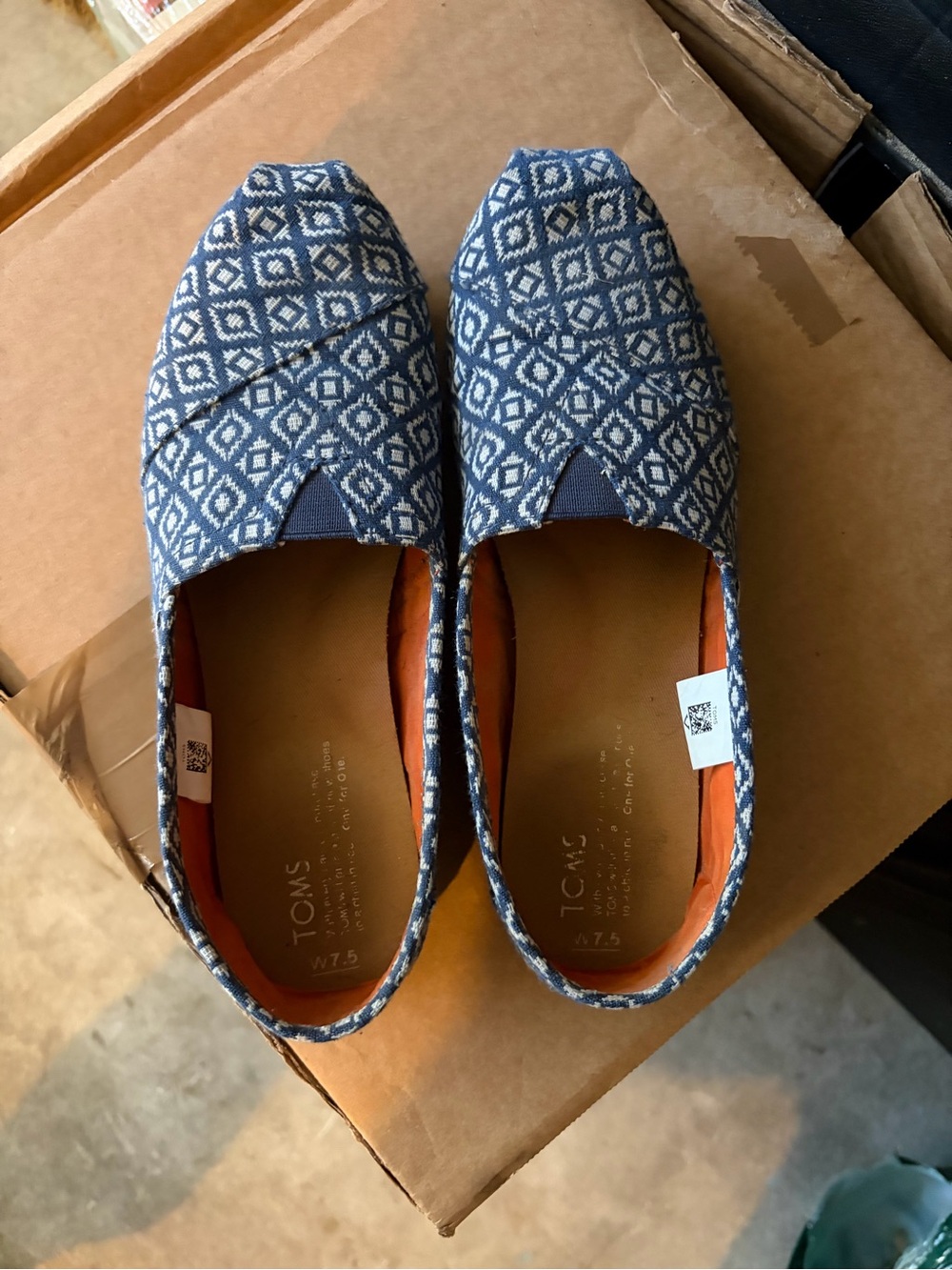 TOMS Men's Navy & White Geometric Slip-On Loafers